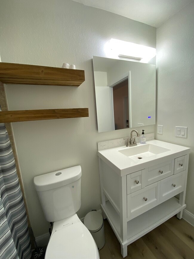 Building Photo - 1781 SE Linpark Ct