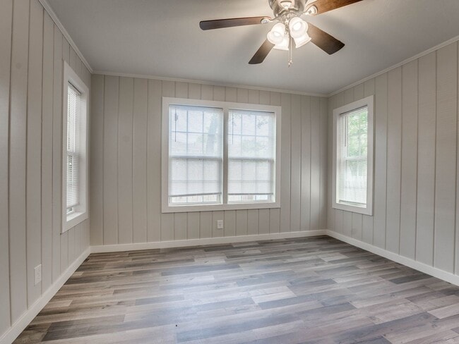 Building Photo - 3 bed, 2 bath home in Shawnee!