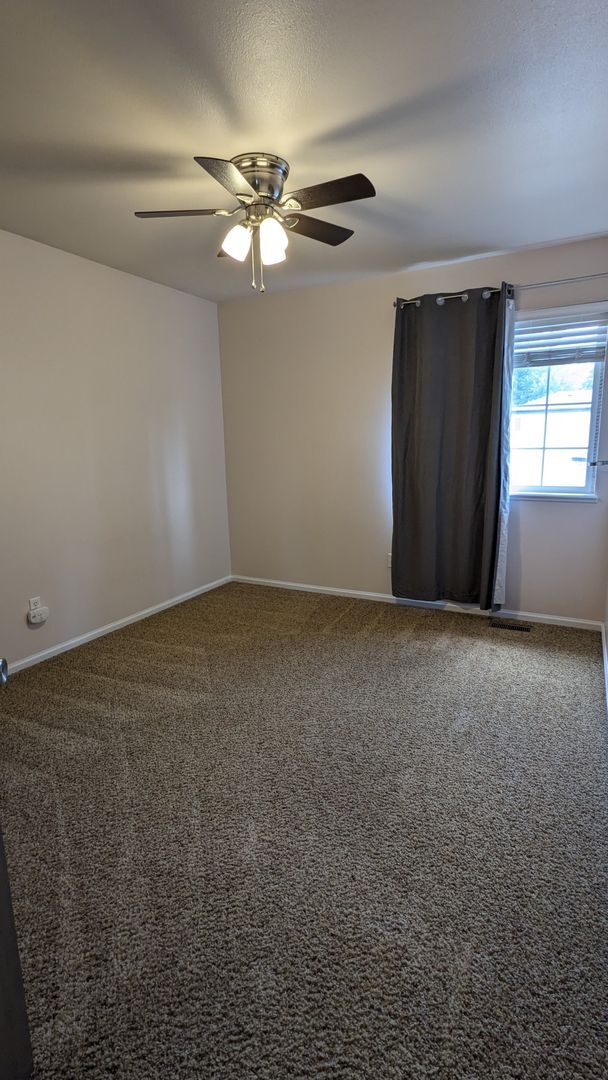 Building Photo - MODERN TWO STORY 3 BED/2.5 BATH WITH FENCE...