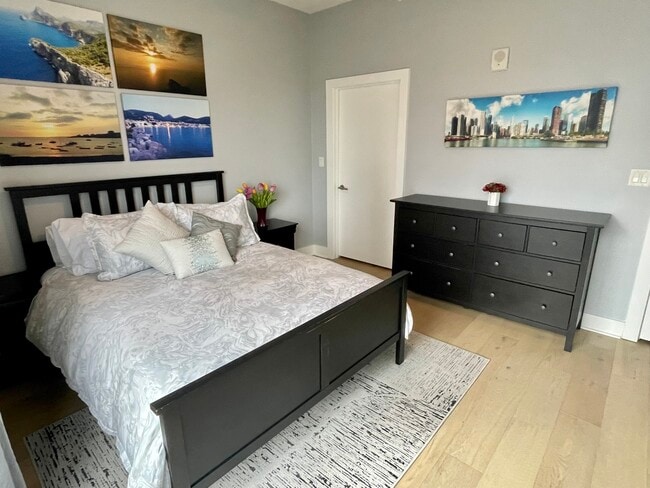 Guest/2nd Bedroom - 603 Davis St