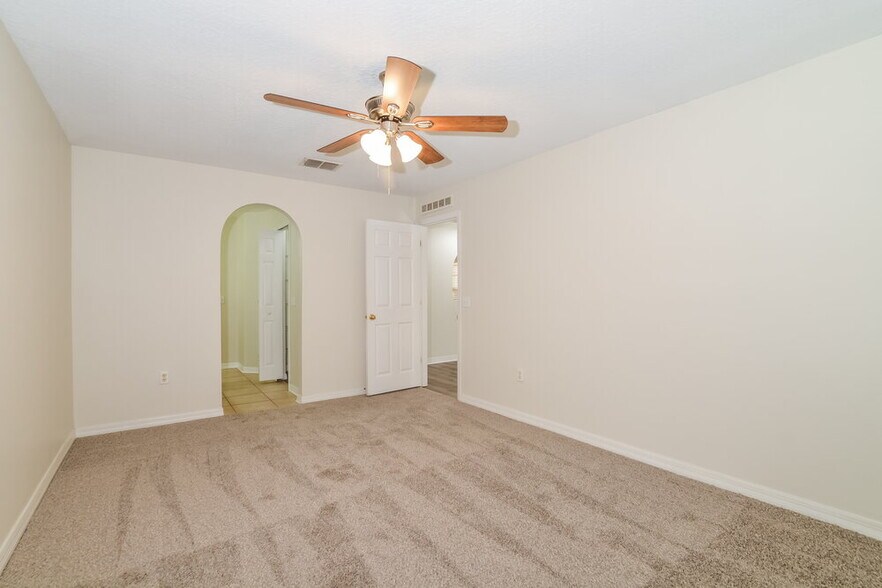 Building Photo - 4870 Preserve Blvd
