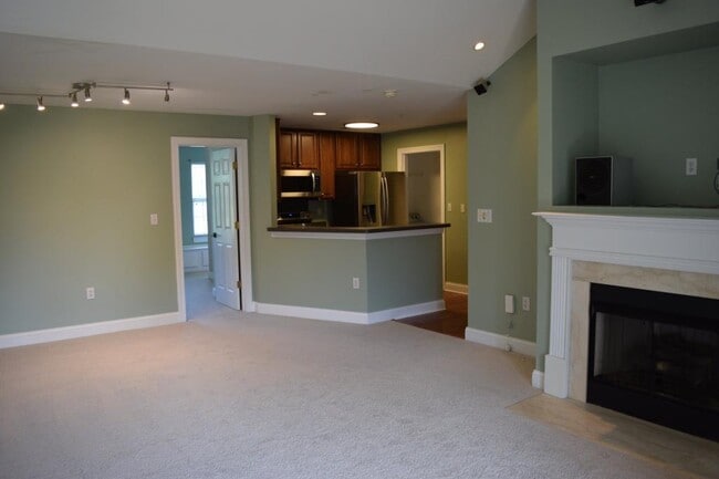 Building Photo - 6321 Park Creek Dr