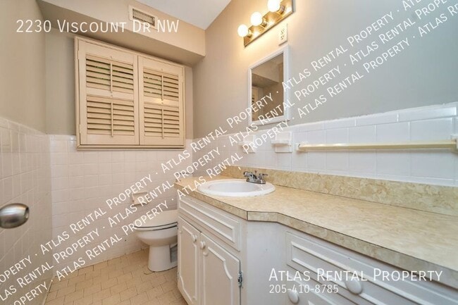 Building Photo - 2230 Viscount Dr NW