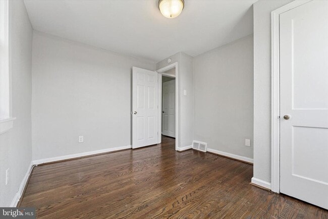 Building Photo - 2111 Delmar Dr
