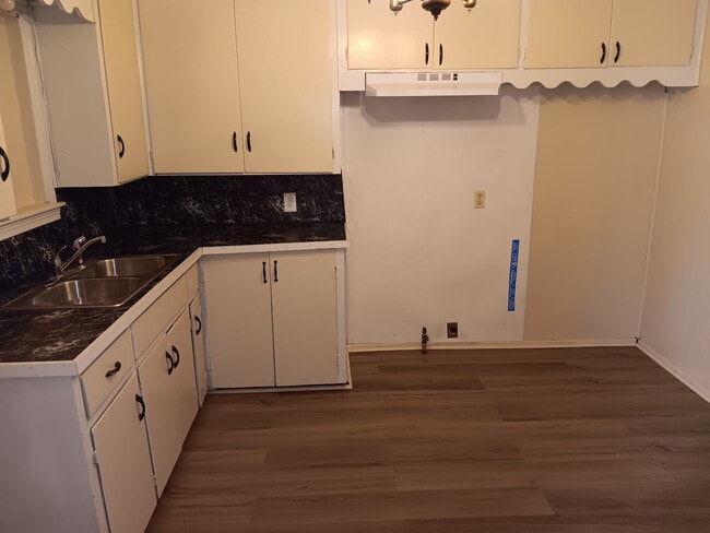 Building Photo - 1313 Denson Dr