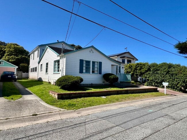 Building Photo - Charming Furnished Home in PG available May 01, 2026!