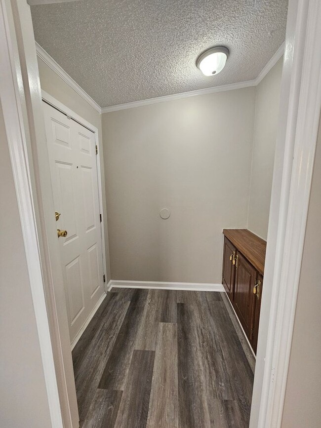 Building Photo - NEW LISTING!!!!!