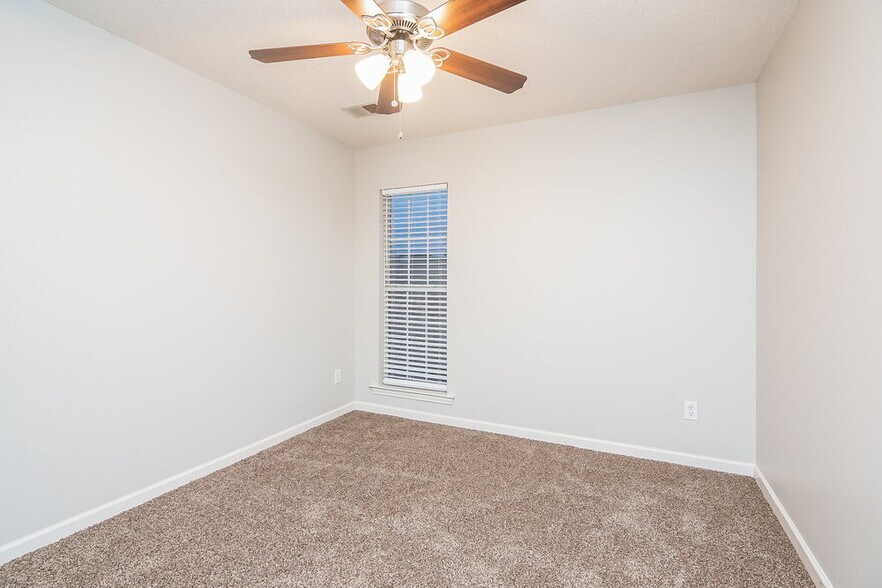 Building Photo - 11629 Leewood Dr