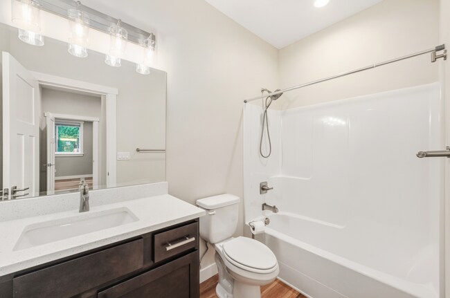 Building Photo - Modern 3-Bed x 2-Bath House