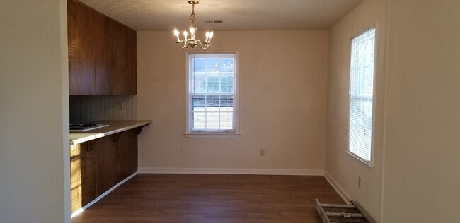 Building Photo - 1714 Riverside Ct NE