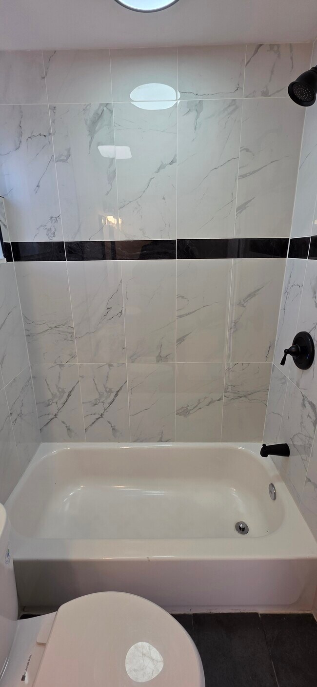 Building Photo - 700 N Streeper St