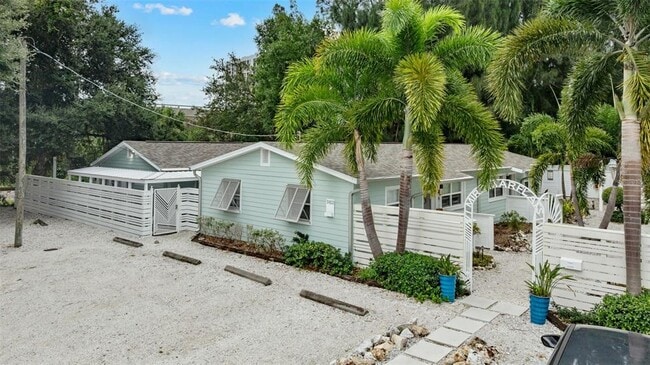 Building Photo - 3102 W San Juan St