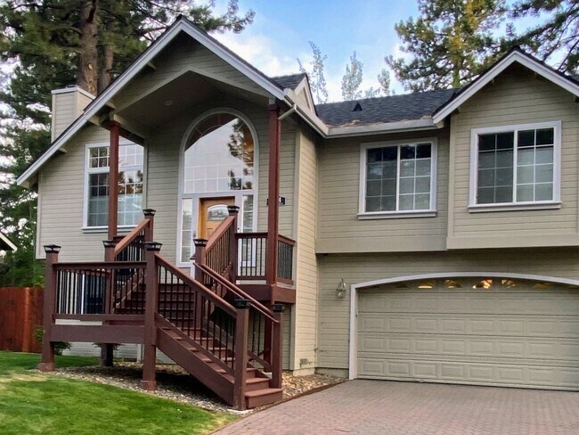 Primary Photo - Large upscale home with large garage