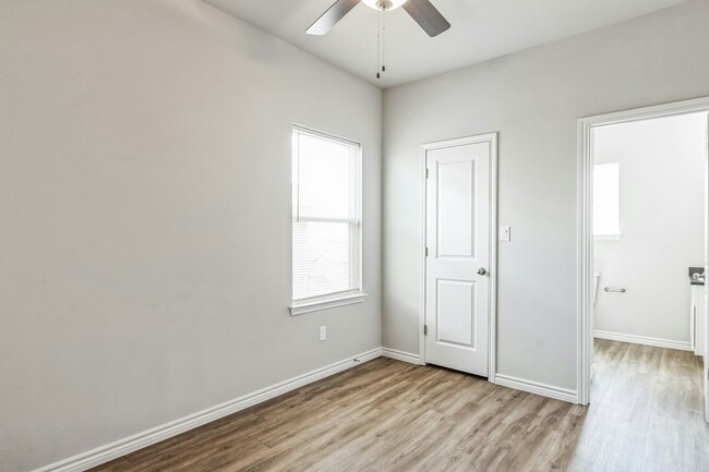 Building Photo - 203 Peruna Dr