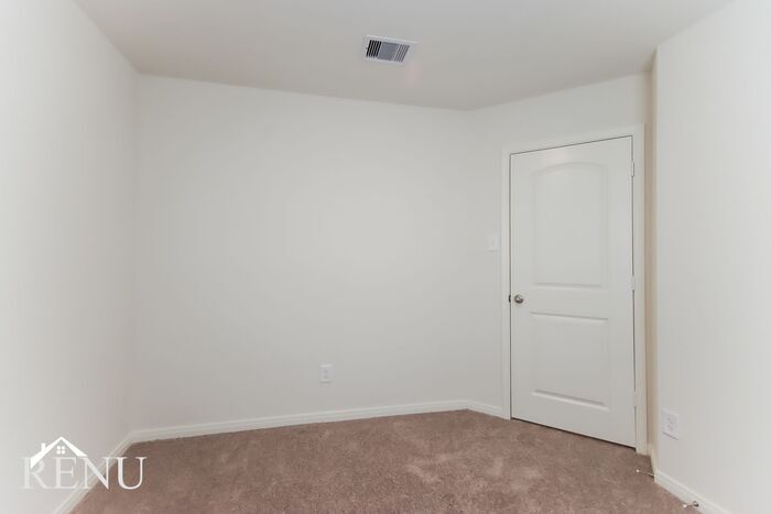 Building Photo - 10474 Sweetwater Creek Dr