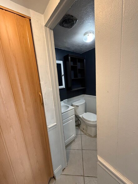 Building Photo - 2115 NE 37th St