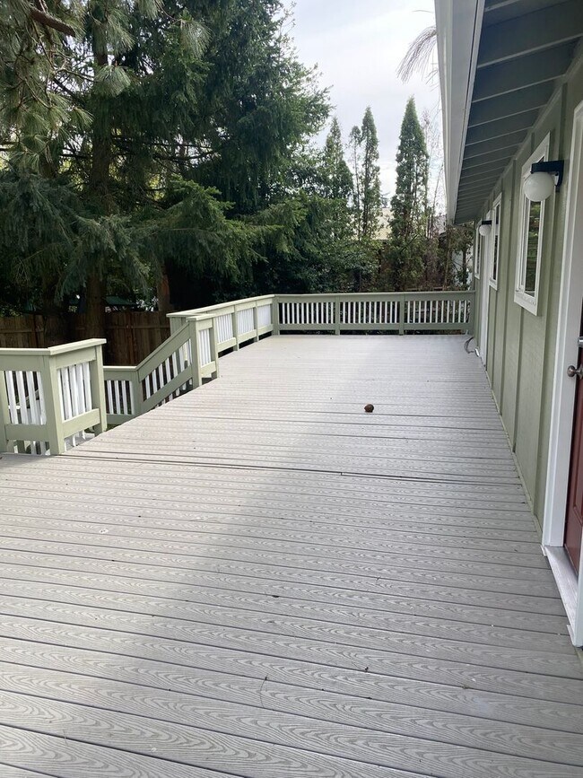 Building Photo - HSM01 ~ 1555/1565 Copping Street