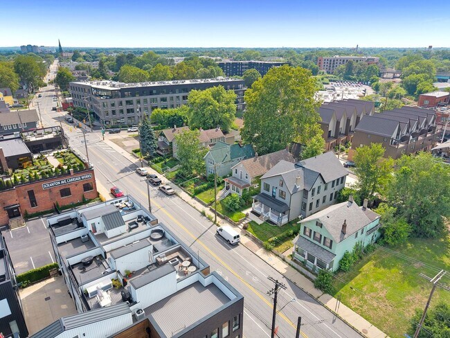 Building Photo - 2322 Scranton Rd