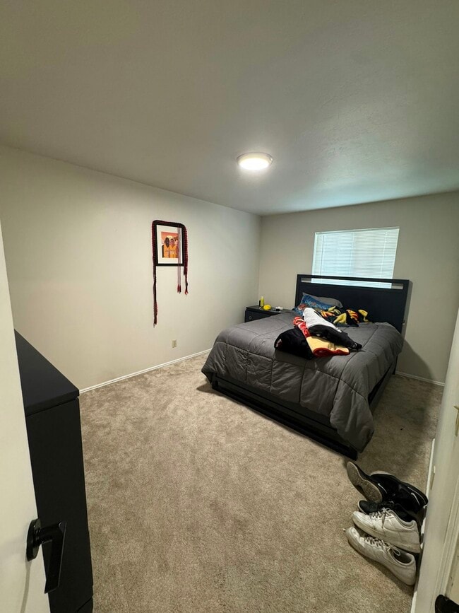 Building Photo - 1242 E Eastridge Cir