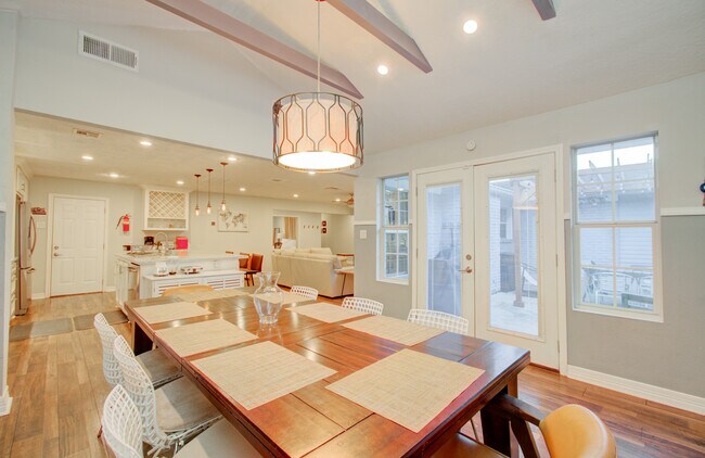 Building Photo - 11102 Hillcroft St