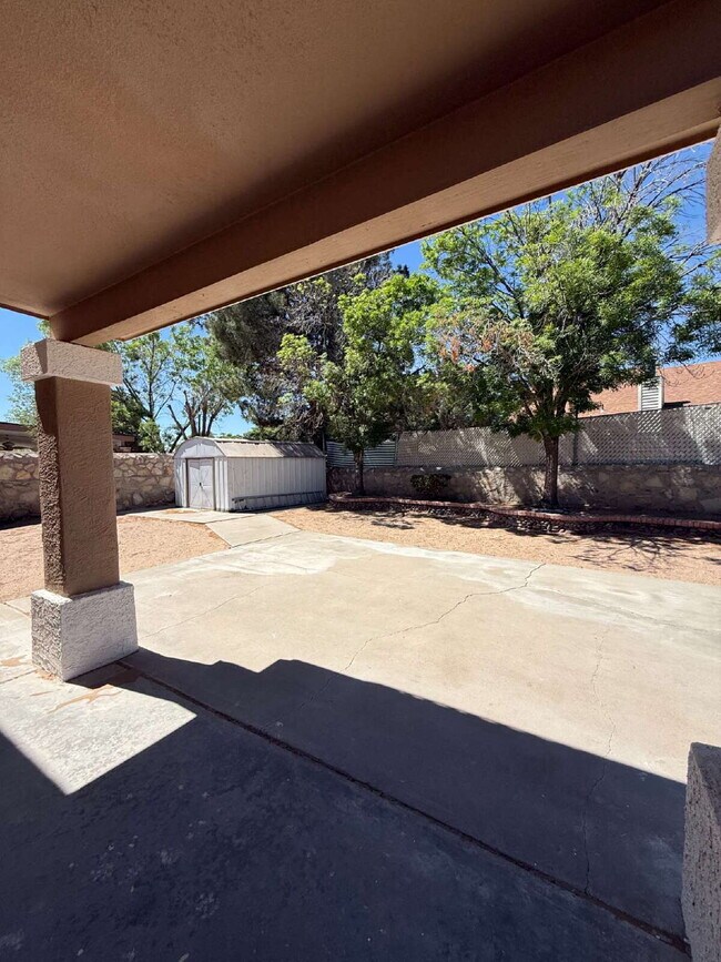 Building Photo - 12000 Ivory Gate Way