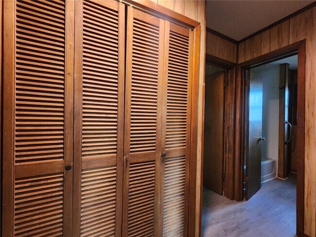 Building Photo - 803 N Oneal St