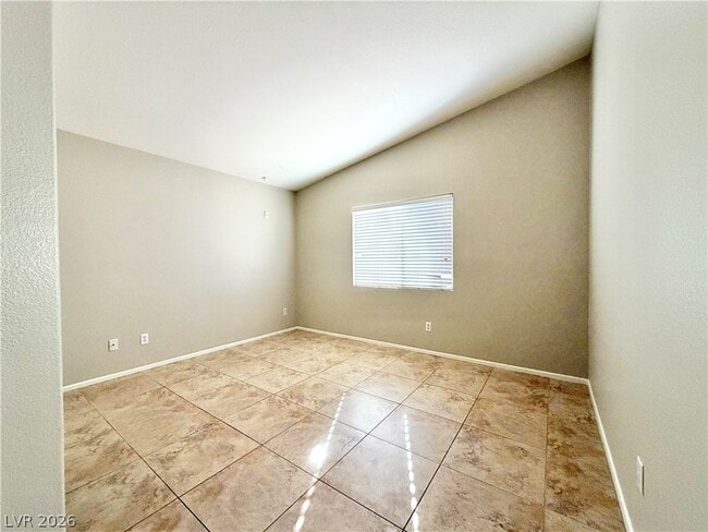 Building Photo - 2717 Sonador St