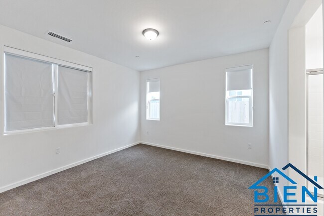 Building Photo - 1227 Las Rosas Ave