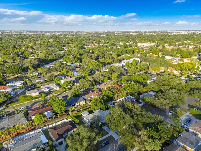 Building Photo - 333 Linwood Dr