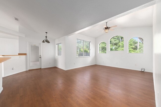 Building Photo - Spacious 4-Bedroom Home on a Peaceful Homesite in Dunnellon
