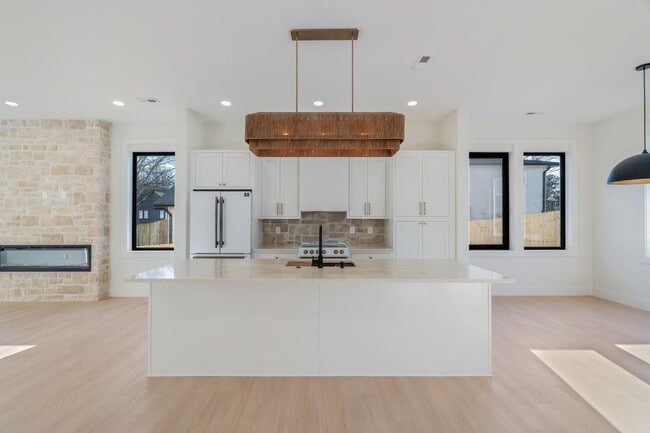 Building Photo - 7826 S Northshore Dr