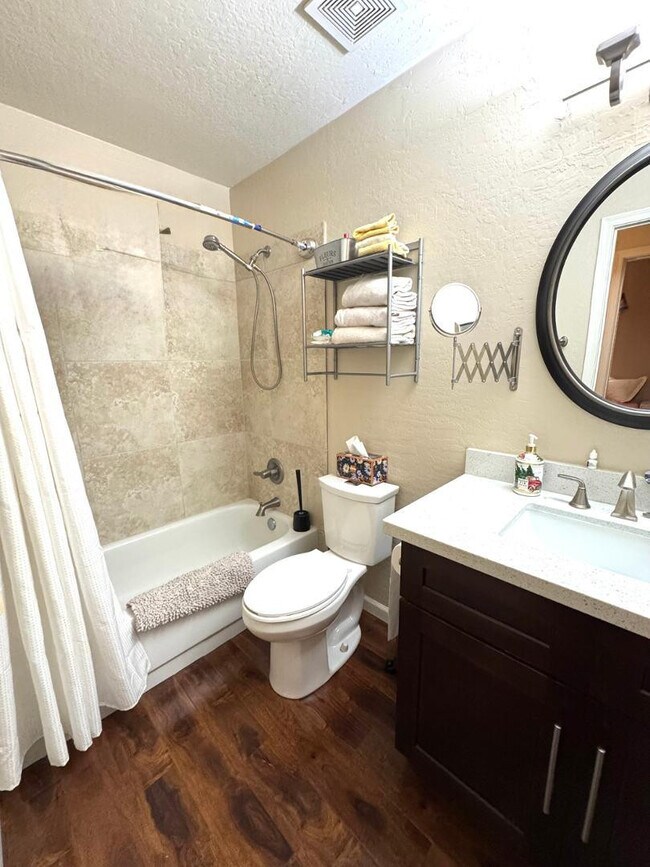 Building Photo - 1518 W Lobster Trap Dr