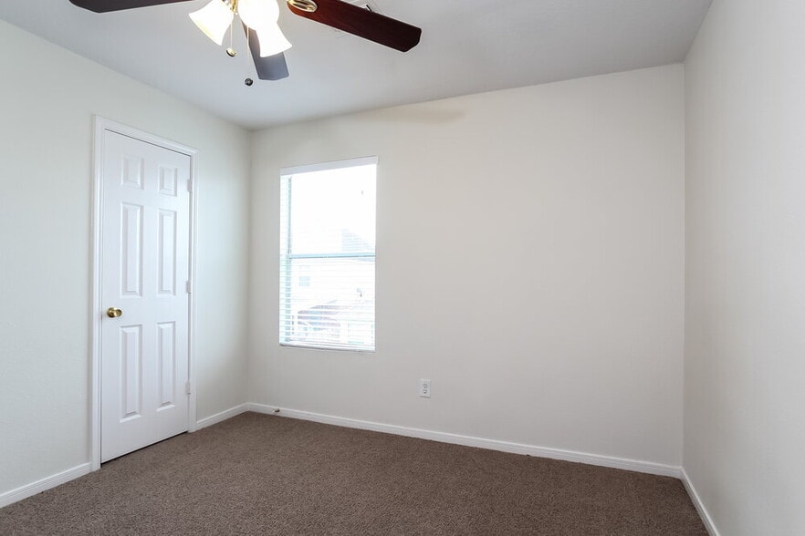 Building Photo - 12146 Landsdown Ridge Way