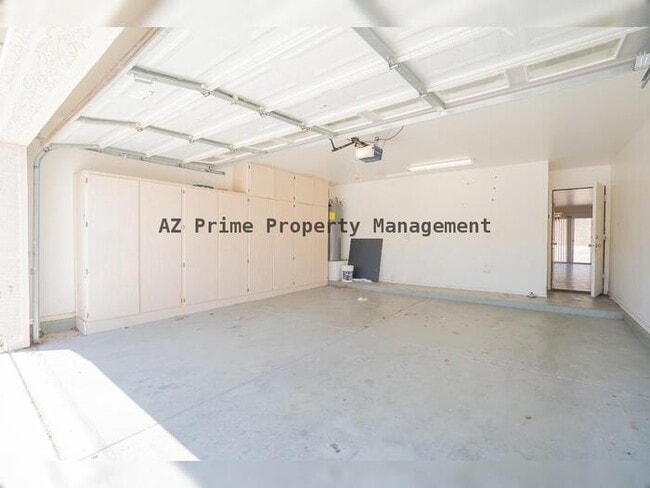 Building Photo - 13002 W Paradise Dr
