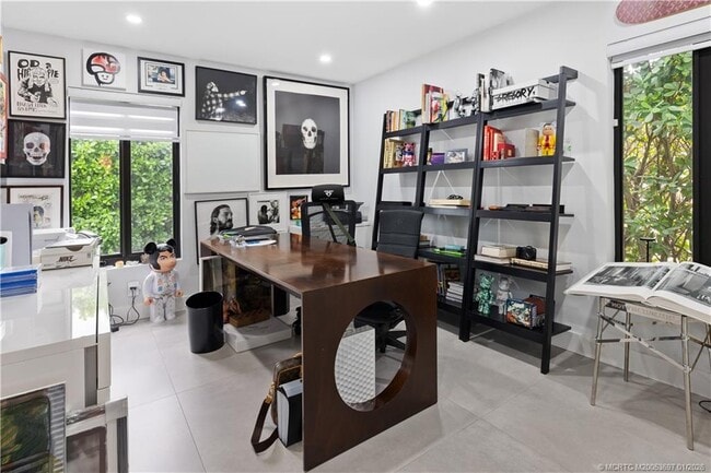 Building Photo - 5143 Deerhurst Crescent Cir