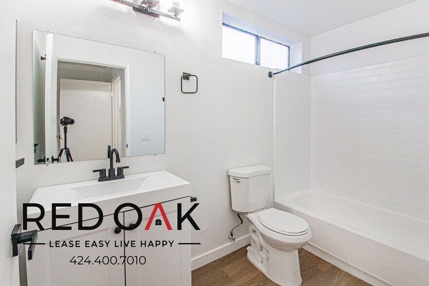 Building Photo - 1522 N Formosa Ave