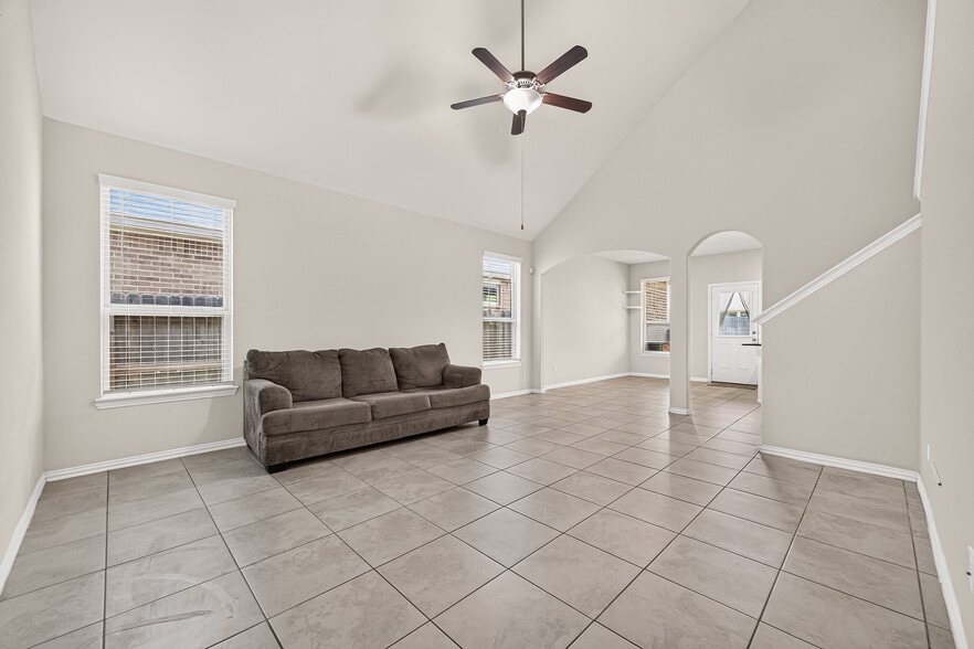 Building Photo - 20223 Highfield Park Dr