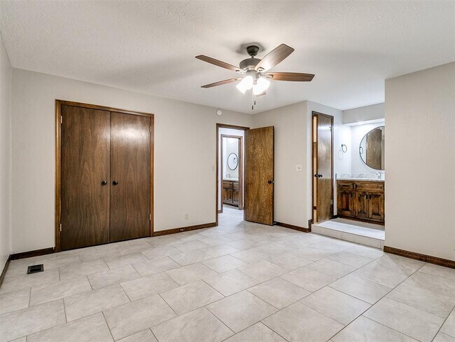 Building Photo - 1213 Westbrooke Terrace