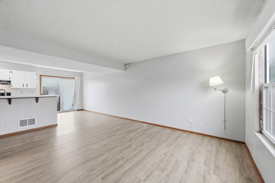 Building Photo - 4916 Stoneybrook Blvd