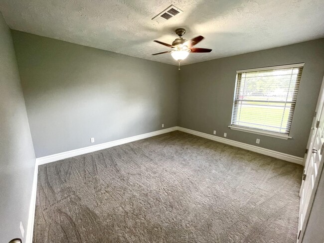 Building Photo - 1365 Wisteria St