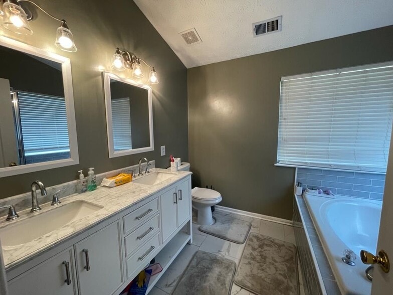 Building Photo - 11104 Rhodenda Ave