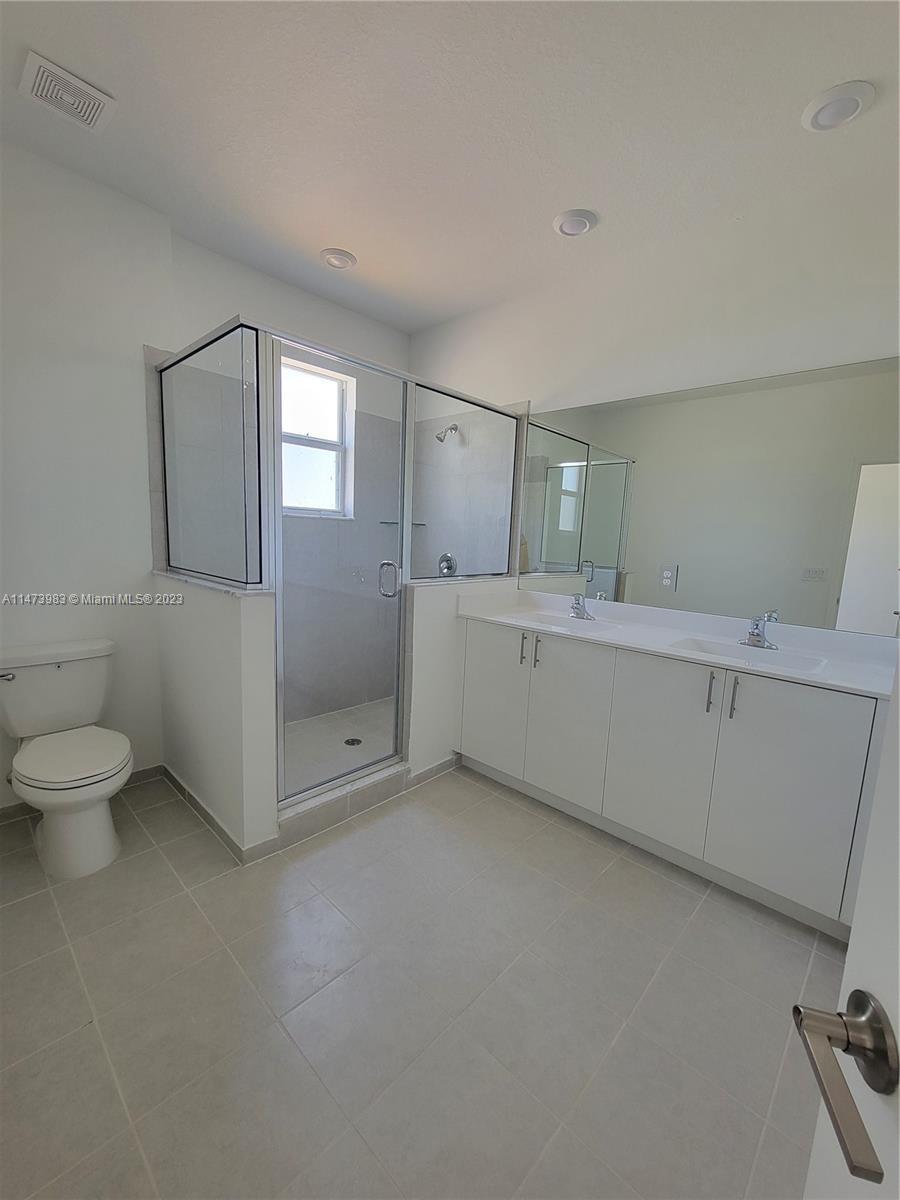 Building Photo - 2621 SE 10th St