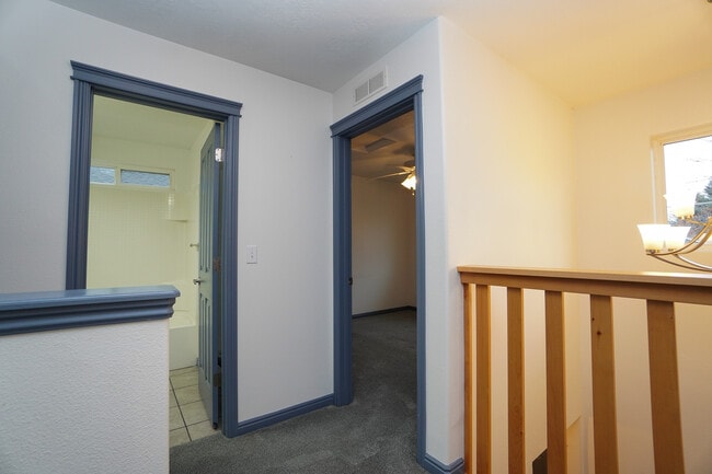 Building Photo - 11301 W Goldenrod Ave