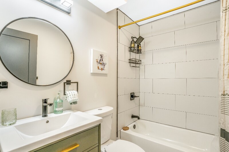 Building Photo - 1704 N Springfield Ave