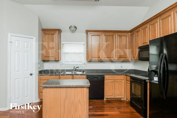 Building Photo - 805 Mesa Vista Dr