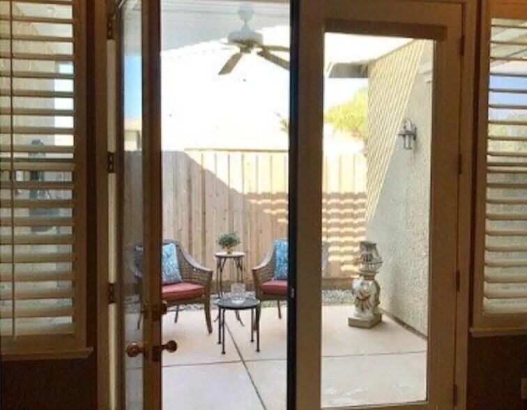 Side Outdoor Seating Area - 1098 Columbus Way