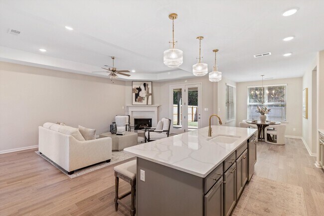 Building Photo - 584 Holden Dr