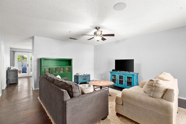 Building Photo - 4702 Gray Fox Dr