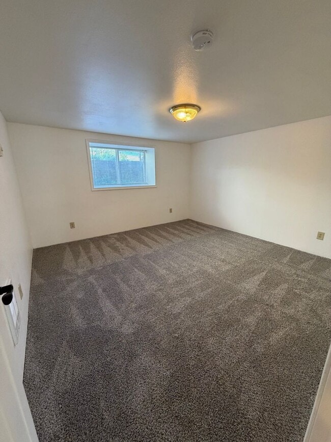 Building Photo - 2 Bedroom 1 Bathroom
