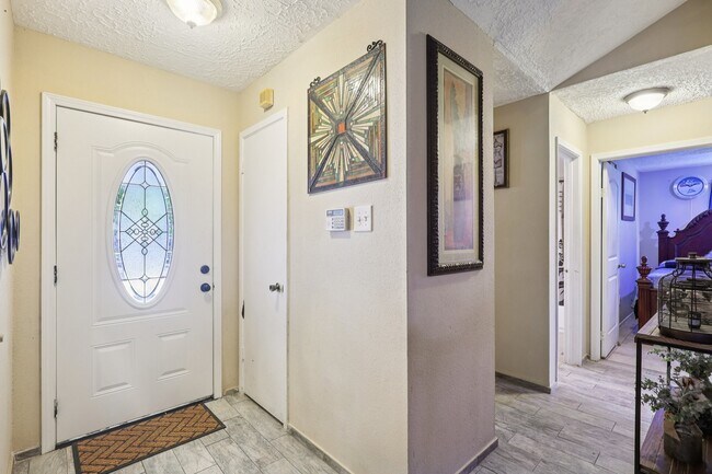 Building Photo - 15815 Crystal Grove Dr